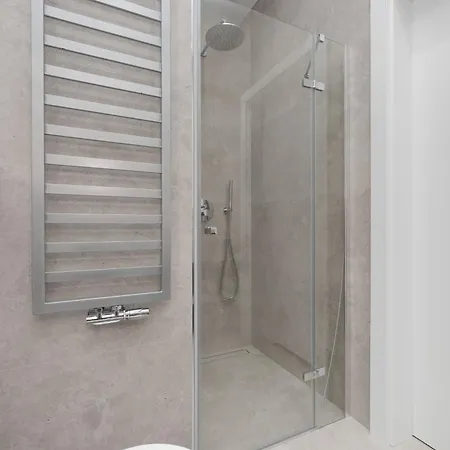 Luxury With Parking In The Centre By Renters Prestige