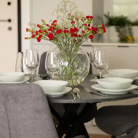 Luxury With Parking In The Centre By Renters Prestige 아파트 *
