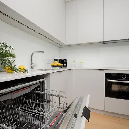 Luxury With Parking In The Centre By Renters Prestige 公寓 *