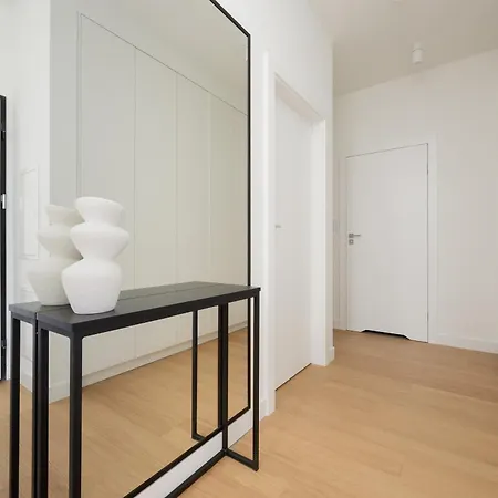Luxury With Parking In The Centre By Renters Prestige